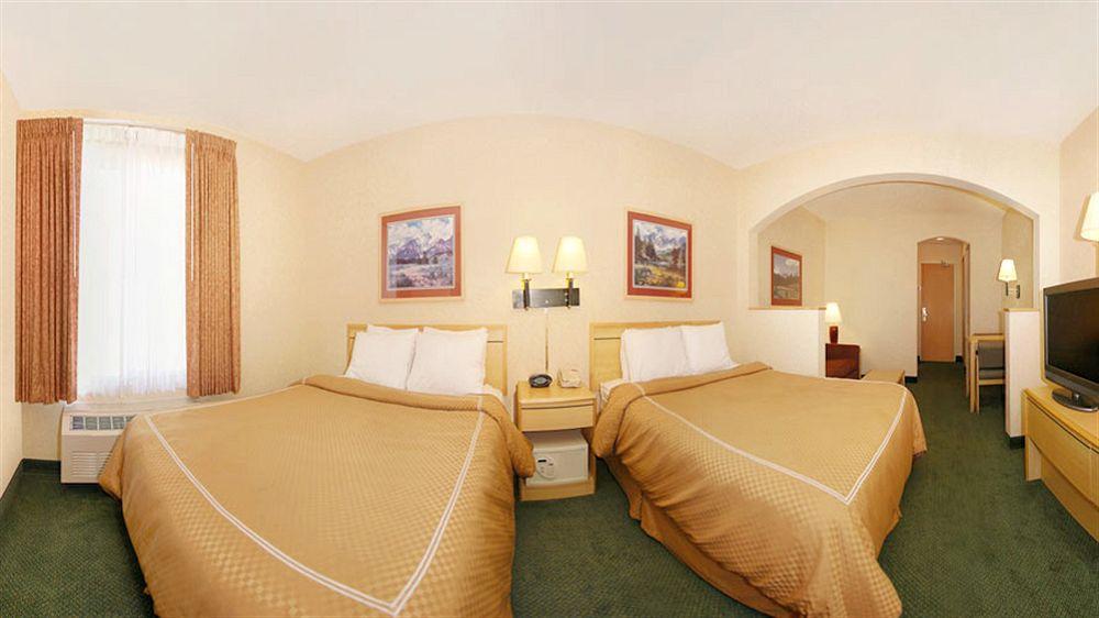 דילון Comfort Suites Summit County מראה חיצוני תמונה