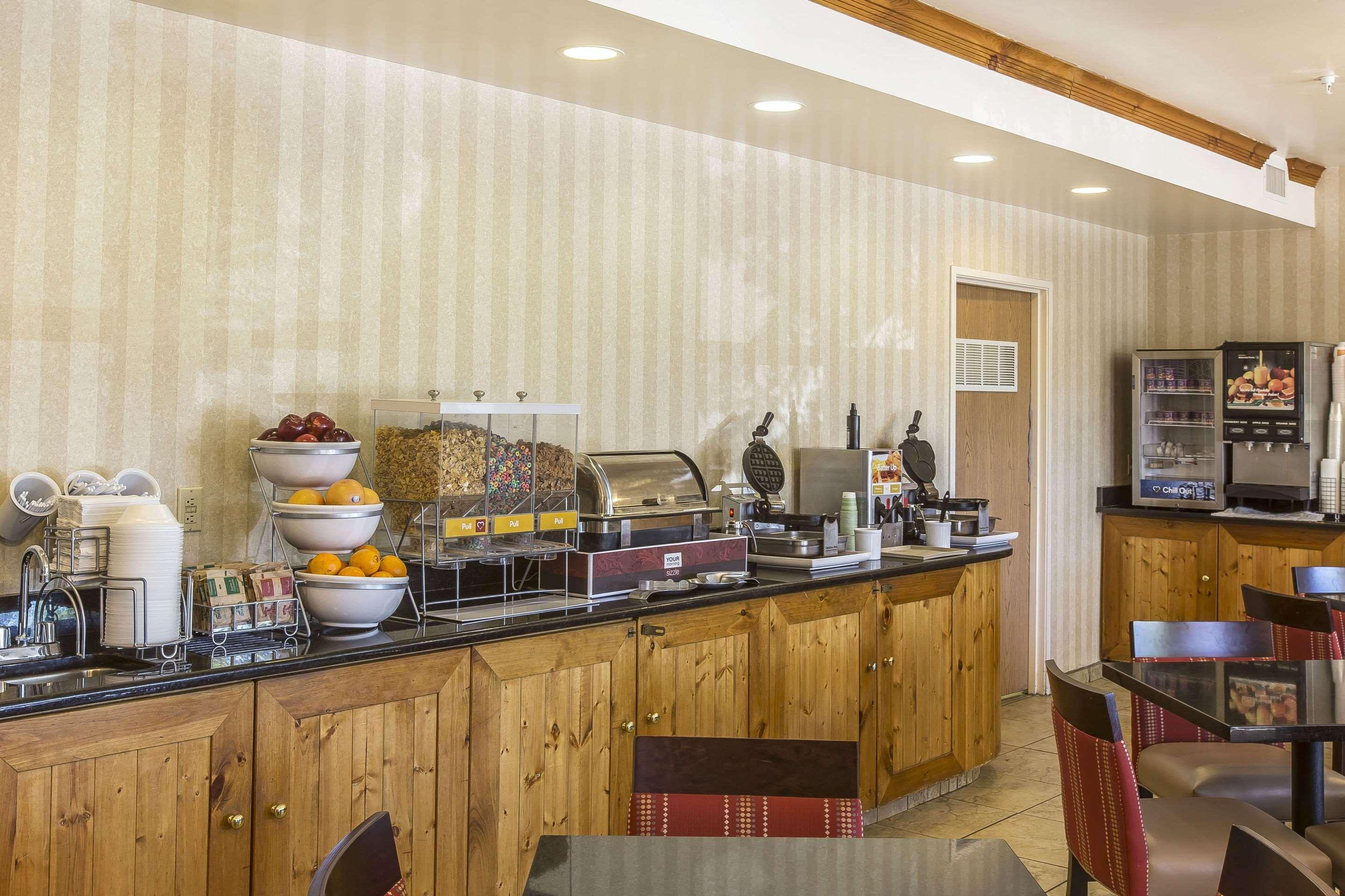 דילון Comfort Suites Summit County מראה חיצוני תמונה
