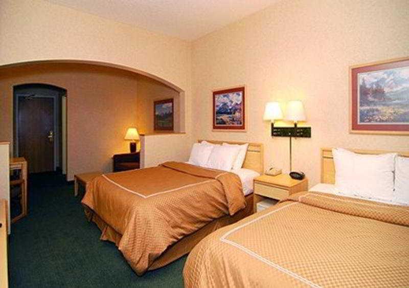 דילון Comfort Suites Summit County מראה חיצוני תמונה