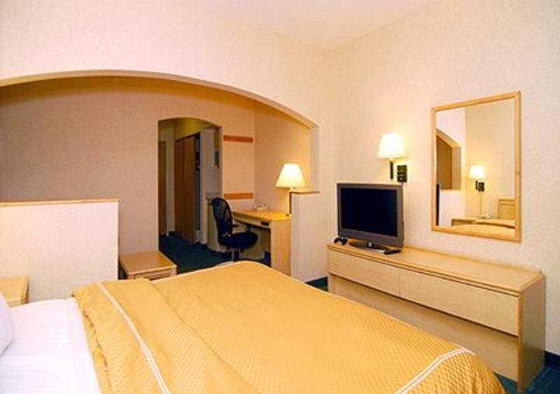 דילון Comfort Suites Summit County מראה חיצוני תמונה